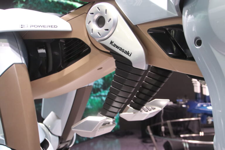 CORLEO|「2ストロークエンジン復活の狼煙」カワサキの新世代モビリティが大阪万博で公開【心臓部は開発が進む2スト水素ターボ】