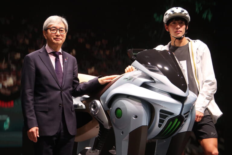 CORLEOのプレゼンテーション|「2ストロークエンジン復活の狼煙」カワサキの新世代モビリティが大阪万博で公開【心臓部は開発が進む2スト水素ターボ】