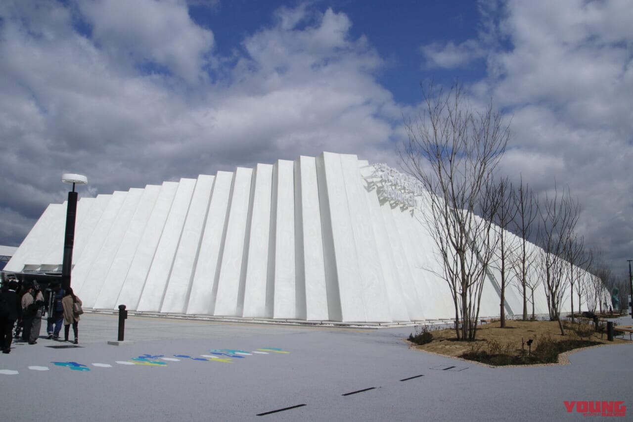 |「2ストロークエンジン復活の狼煙」カワサキの新世代モビリティが大阪万博で公開【心臓部は開発が進む2スト水素ターボ】