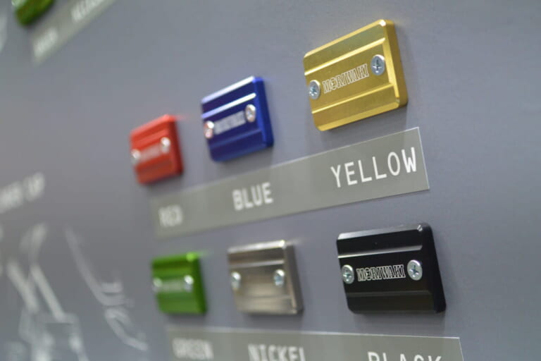 削り出し&アノダイズ加工|伝説のマフラー”モリワキ フォーサイト”の復活と歴史的モデル群【当時のレースマシンも登場】