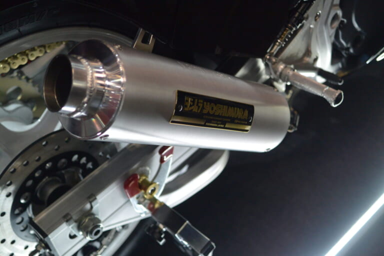 ヨシムラGSX-R750#604コンプリートマシン Duplexチタンサイクロンマフラー|「伝説の604号車」完全復活?! ヨシムラのGSX-R750コンプリートマシン、オークション販売へ