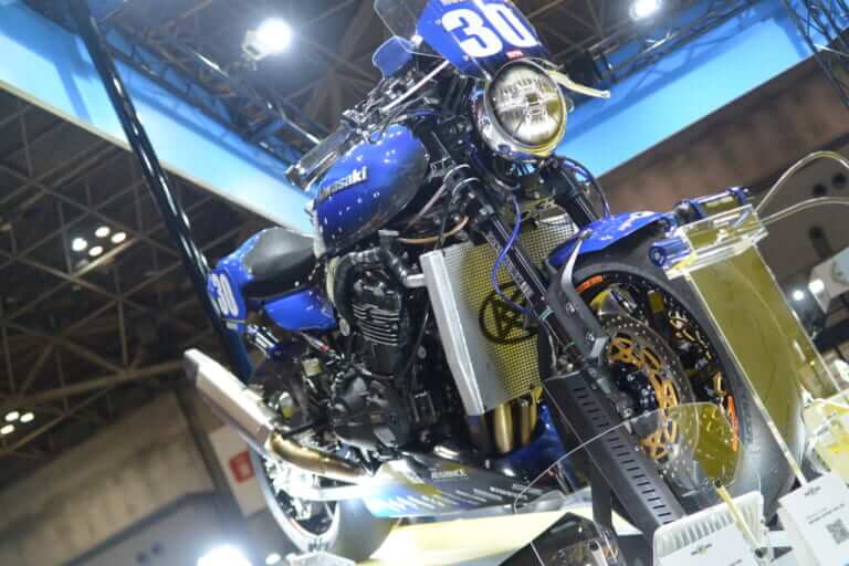 Z900RS MORIWAKI改|伝説のマフラー”モリワキ フォーサイト”の復活と歴史的モデル群【当時のレースマシンも登場】