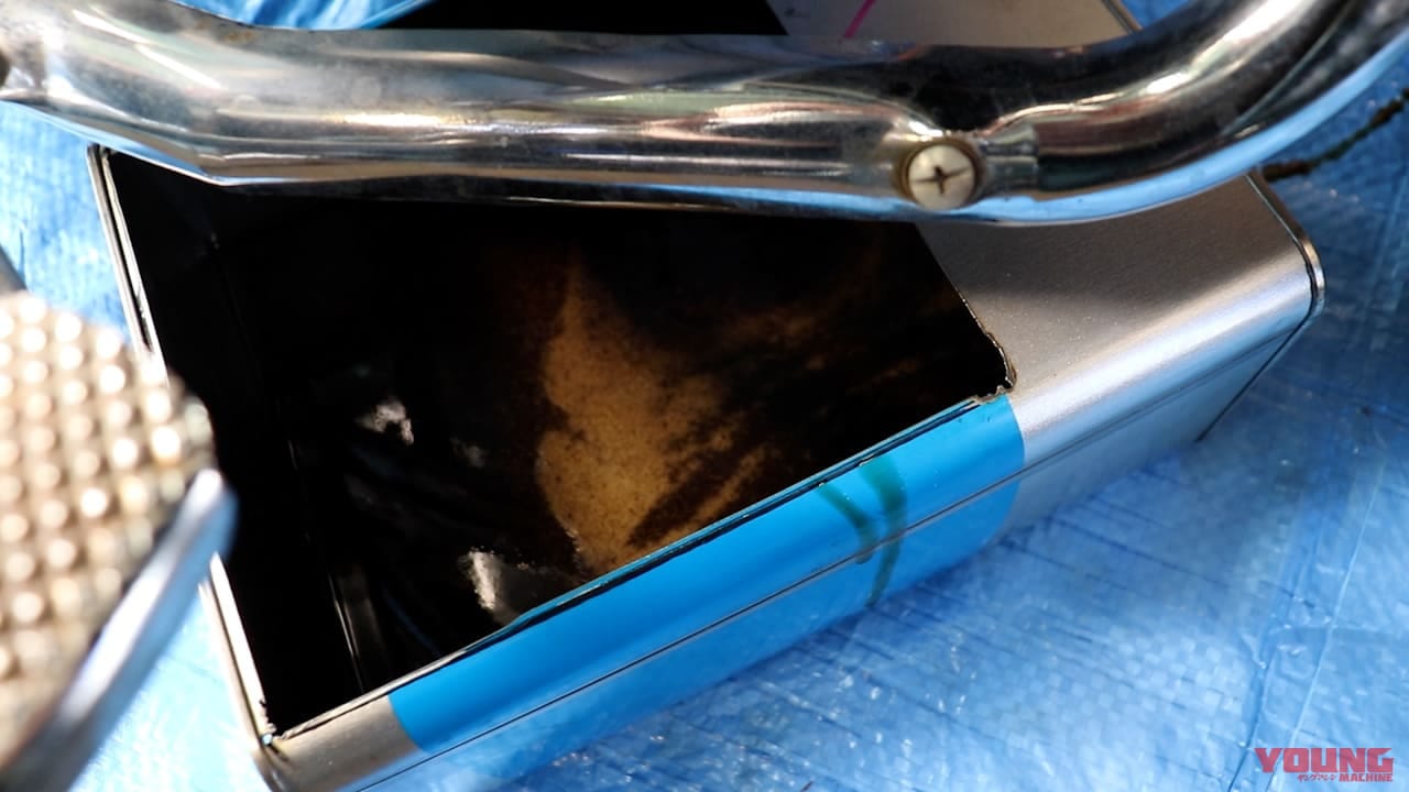 バイクの疑問を体当たり実験! スーパーカブにエンジンオイルを通常の3倍いれてみた|エンジンオイル入れすぎってホントにダメ? スーパーカブに通常の3倍いれて実験してみた【試すなキケン】