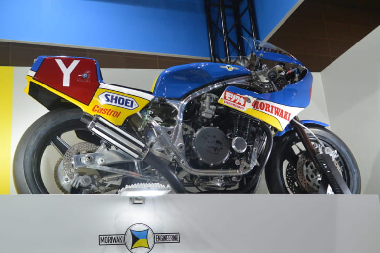 MORIWAKI ZERO-X7|伝説のマフラー”モリワキ フォーサイト”の復活と歴史的モデル群【当時のレースマシンも登場】