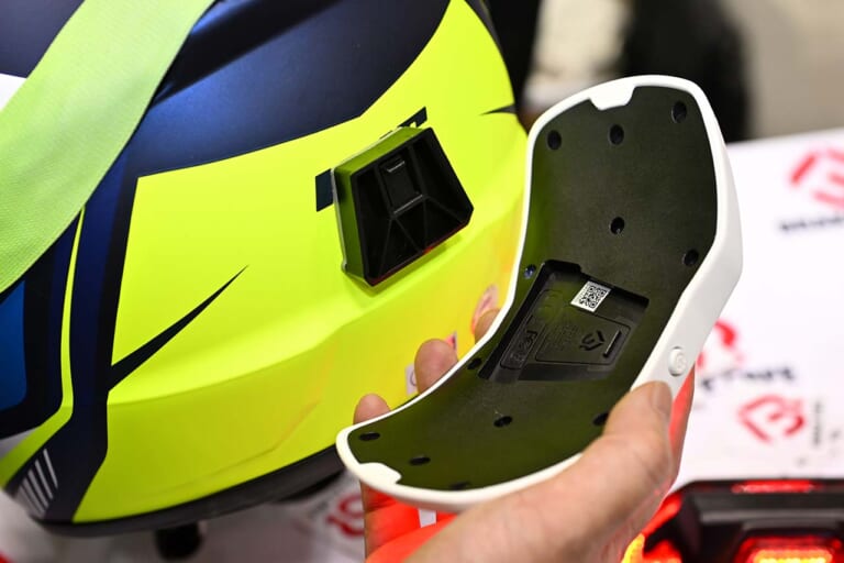 BRAKE FREE|ADELIC商事|「ヘルメットを鳴らすスピーカー?!」「後続車の追突を防ぐ!」…ヘルメット用アイテム2選【東京MCショー】