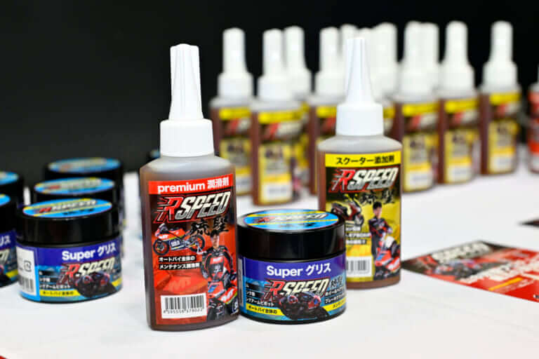 琉聖 premium潤滑剤・Superグリス・スクーター添加剤|2万円切りのスマートモニター?! エンジン始動可能なモバイルバッテリーも! 東京MCショーで見つけたアイテム4選!