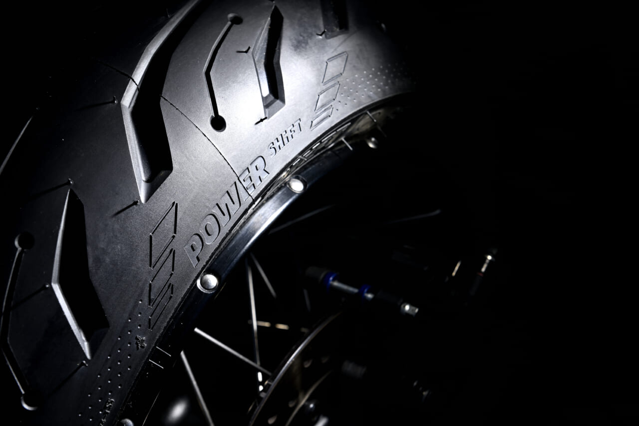 MICHELIN POWER SHIFT｜大型スクーター「TMAX560」「X-ADV」にベストマッチ！ ミシュラン待望の「パワーシフト」試乗インプレッション