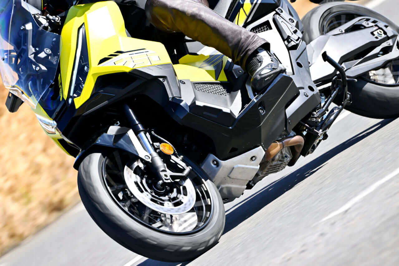 MICHELIN POWER SHIFT｜大型スクーター「TMAX560」「X-ADV」にベストマッチ！ ミシュラン待望の「パワーシフト」試乗インプレッション
