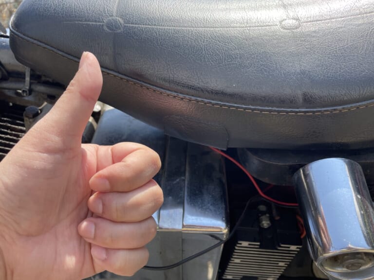 DIY補修完了! |「シートのちょっとした破れ」にDIYで対処:張り替えずにお手軽キズ隠し! 【シート補修シールを試してみた】