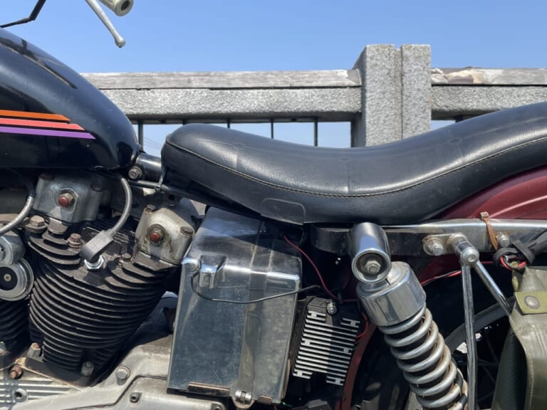 DIY補修完了! |「シートのちょっとした破れ」にDIYで対処:張り替えずにお手軽キズ隠し! 【シート補修シールを試してみた】