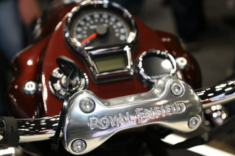 ロイヤルエンフィールド クラシック 650|ロイヤルエンフィールドのジャパンプレミア攻勢第一弾:新型クラシック650は「レトロ感と最新装備」を両立