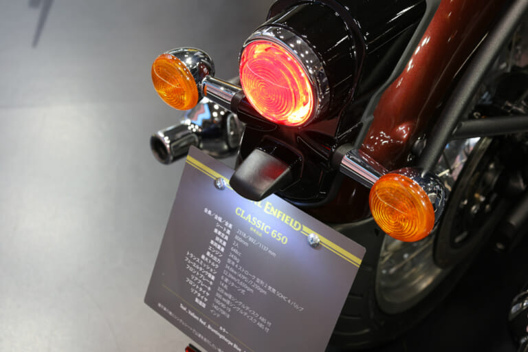 ロイヤルエンフィールド クラシック 650|ロイヤルエンフィールドのジャパンプレミア攻勢第一弾:新型クラシック650は「レトロ感と最新装備」を両立