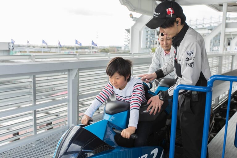 鈴鹿サーキットパーク『GPレーサーズ』|「バイク型ライドコースターで新感覚を堪能だ! 」富士急ハイランド&鈴鹿サーキットパークでGWをフルスロットルで楽しんじゃおう
