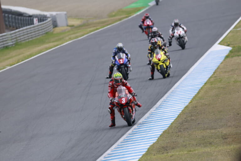 全日本ロードレース|モビリティリゾートもてぎ|レース通信|全日本ロードレース開幕! ファクトリーヤマハを抑え、2年目のドゥカティ+水野が圧勝!