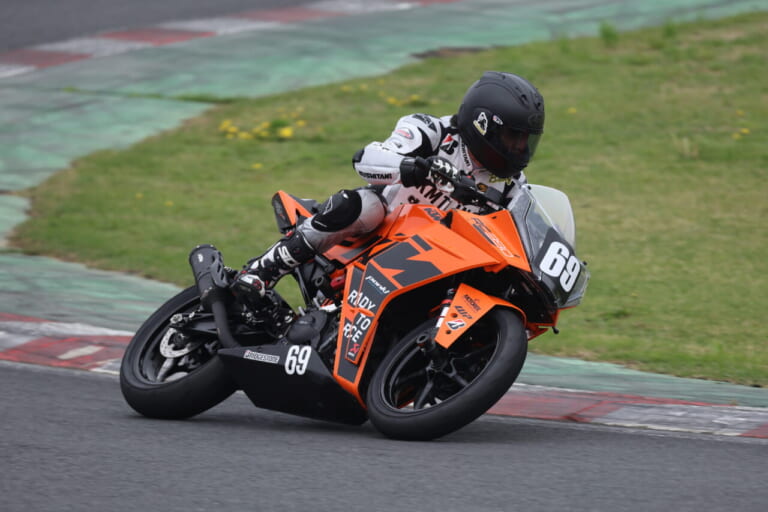 #69 石橋寛 Max10jr 10位 BL 1'18.626 4/6Lap|「岩城滉一率いる51ガレージの始動を追う」クラブマンロードレース第1戦に参戦【ベテラン勢の熱い挑戦とレースの舞台裏】