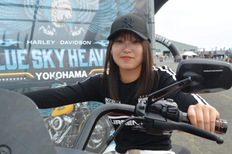 「自分でも免許とりたくなってきました」|【ブルスカ2025】横浜に集結! 輝くハーレー女子20選|個性と魅力が爆発! 「ビビッドでパワフル」