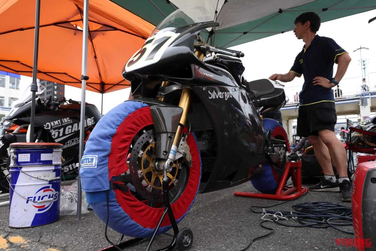 ドゥカティ996Sps|「岩城滉一率いる51ガレージの始動を追う」クラブマンロードレース第1戦に参戦【ベテラン勢の熱い挑戦とレースの舞台裏】