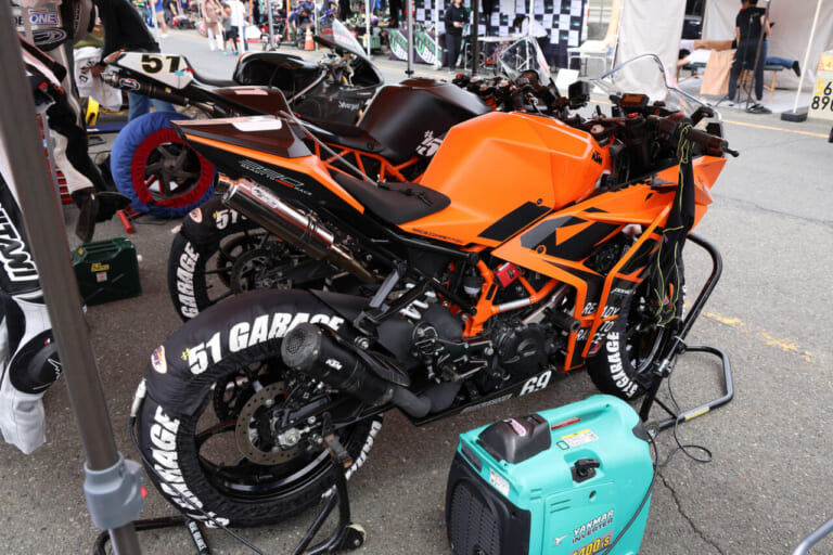 2023年式のKTM RC390GP|「岩城滉一率いる51ガレージの始動を追う」クラブマンロードレース第1戦に参戦【ベテラン勢の熱い挑戦とレースの舞台裏】