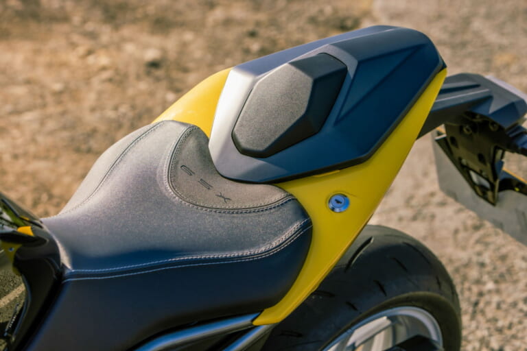 スズキ｜GSX-8R キイロ エディション｜英国仕様｜2025年モデル