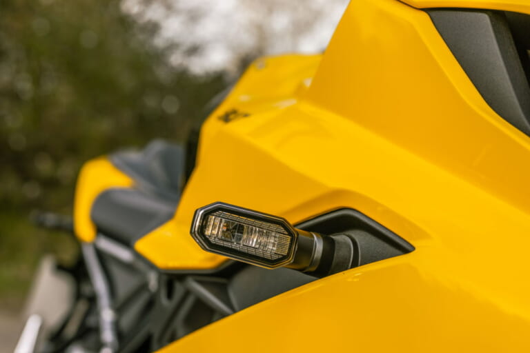 スズキ｜GSX-8R キイロ エディション｜英国仕様｜2025年モデル