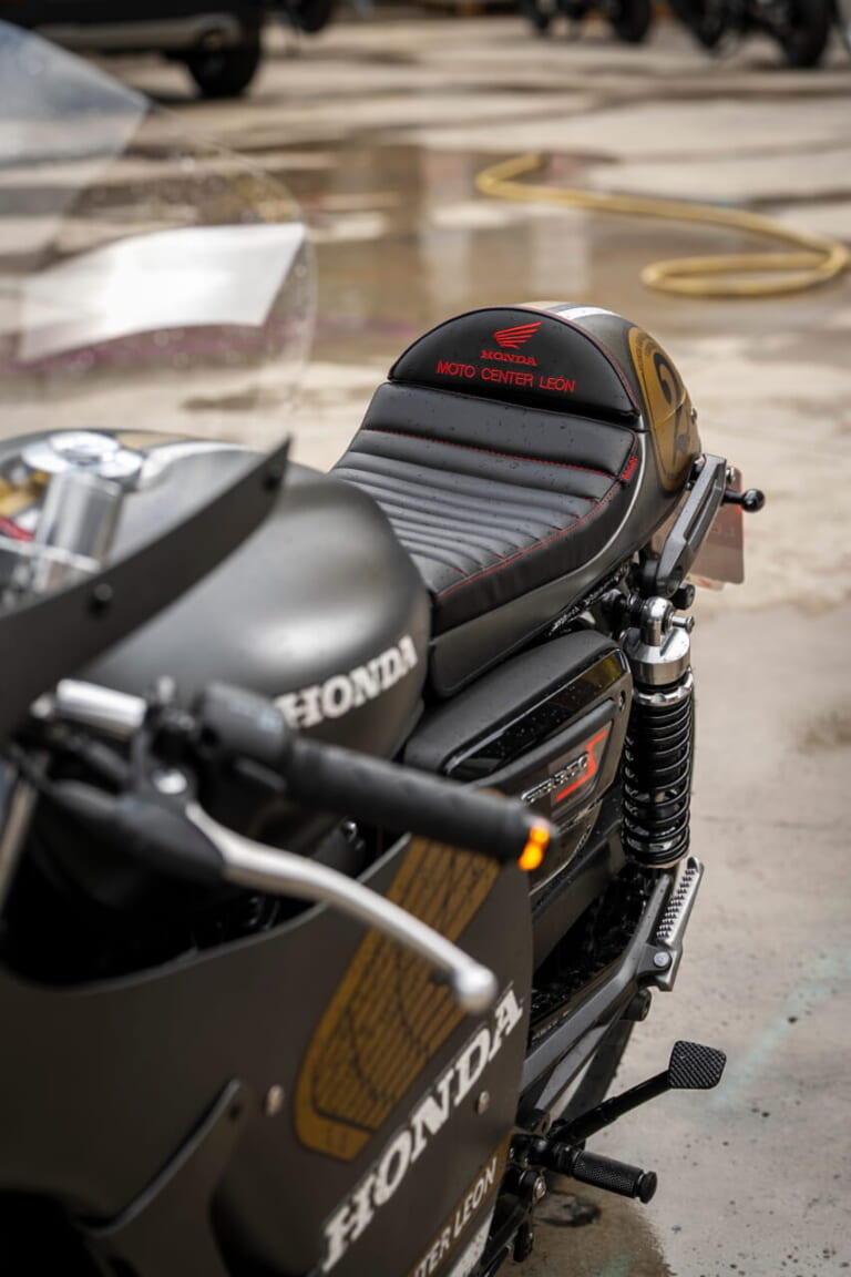 THE ROCKET LION|「このまま売ってくれ」「まるで純正カフェレーサー」ホンダ『GB350S』カスタムコンテスト優勝車は『THE ROCKET LION』