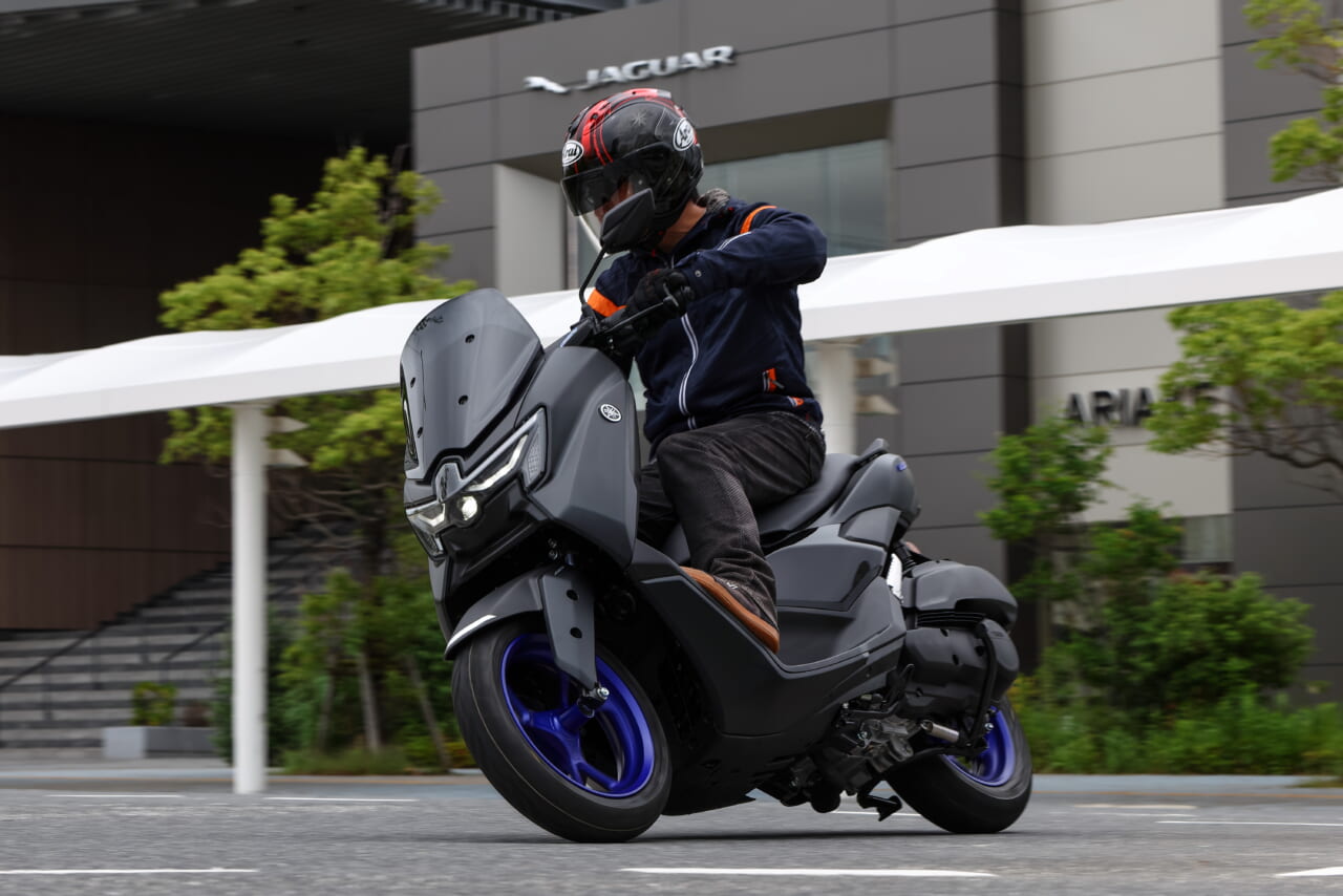 ヤマハNMAX｜ホンダPCX｜比較試乗｜【重箱の隅まで徹底比較!】ヤマハNMAX vs ホンダPCX・125ccスクーターライバル試乗