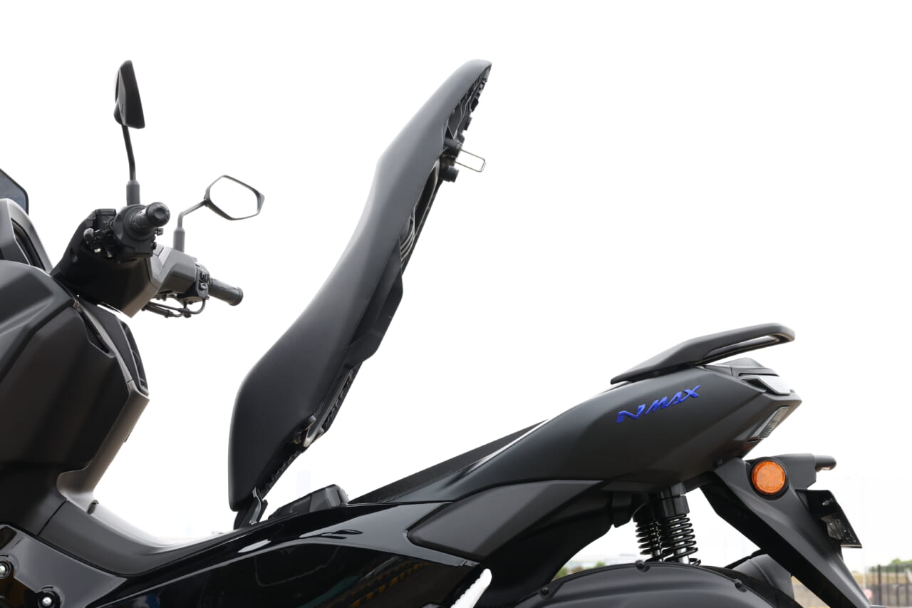 ｜【重箱の隅まで徹底比較!】ヤマハNMAX vs ホンダPCX・125ccスクーターライバル試乗