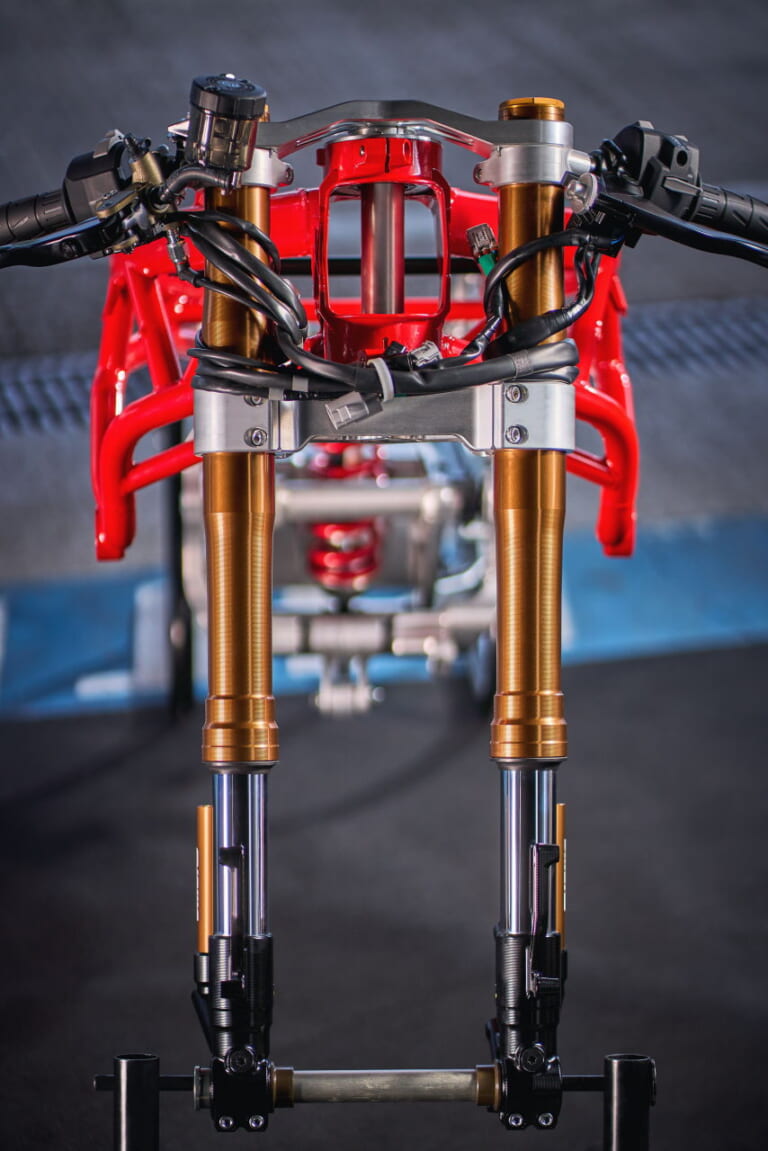 ビモータ|KB998リミニ|2025年モデル|【少数生産】可動式ウイング搭載! ビモータ製スーパーバイク「KB998 Rimini」発売日決定 ニンジャのエンジンをクロモリフレームに搭載