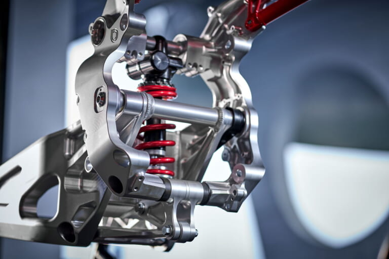 ビモータ|KB998リミニ|2025年モデル|【少数生産】可動式ウイング搭載! ビモータ製スーパーバイク「KB998 Rimini」発売日決定 ニンジャのエンジンをクロモリフレームに搭載