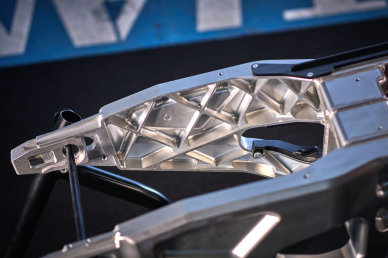 ビモータ|KB998リミニ|2025年モデル|【少数生産】可動式ウイング搭載! ビモータ製スーパーバイク「KB998 Rimini」発売日決定 ニンジャのエンジンをクロモリフレームに搭載