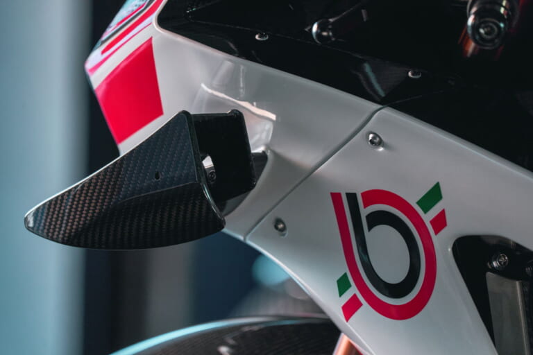 ビモータ|KB998リミニ|2025年モデル|【少数生産】可動式ウイング搭載! ビモータ製スーパーバイク「KB998 Rimini」発売日決定 ニンジャのエンジンをクロモリフレームに搭載