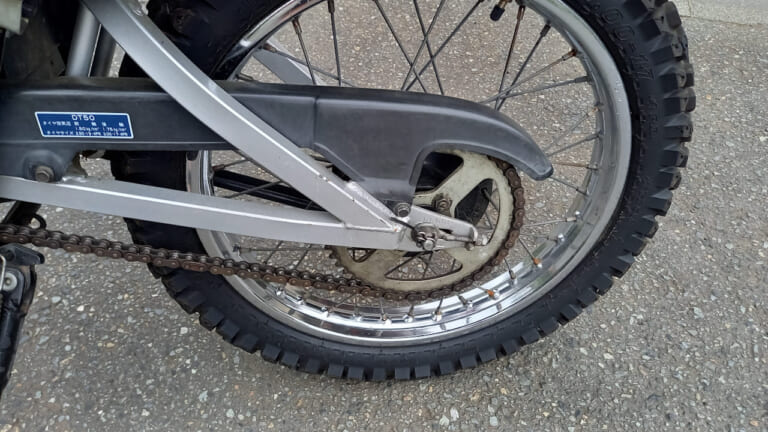 「お辞儀しはじめたらアウト」スプロケット交換のベストタイミングは"形"で判断しよう!【バイクメンテナンスのワンポイント】|「お辞儀しはじめたらアウト」スプロケット交換のベストタイミングは”形”で判断しよう!【バイクメンテナンスのワンポイント】