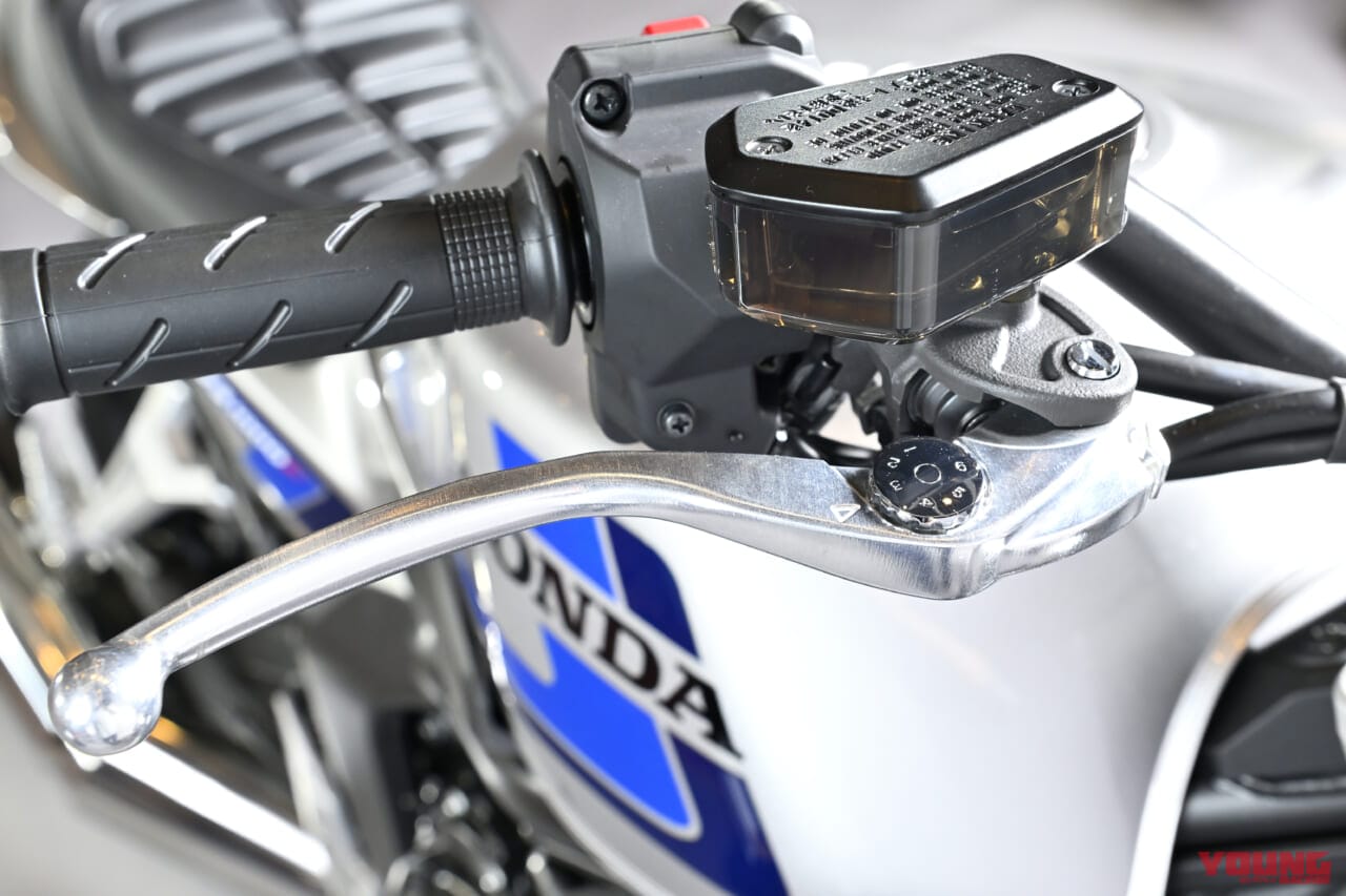 ホンダ|CB1000Fコンセプト|詳細解説|スマートキーにセンタースタンドも?!「ホンダCB1000Fコンセプト」詳細解説(3)〈装備編〉