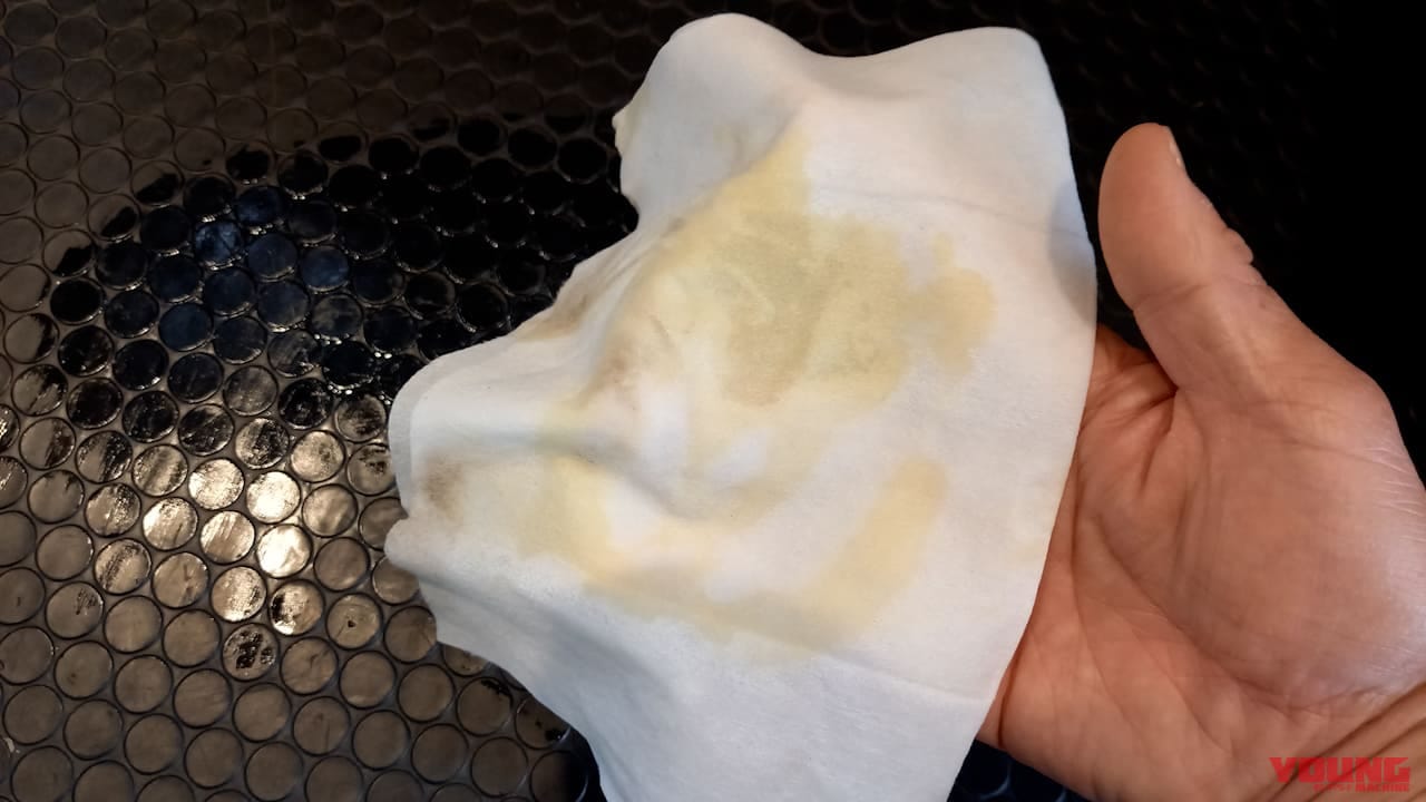 【百均アイテム検証】ゴシゴシ不要!? ダイソーの神シートクリーナーでチェーンがスルッと劇的キレイになっちゃった!!|【バイクメンテ便利アイテム】ゴシゴシ不要!? ダイソーの神シートクリーナーでチェーンがスルッと劇的キレイになっちゃった!!