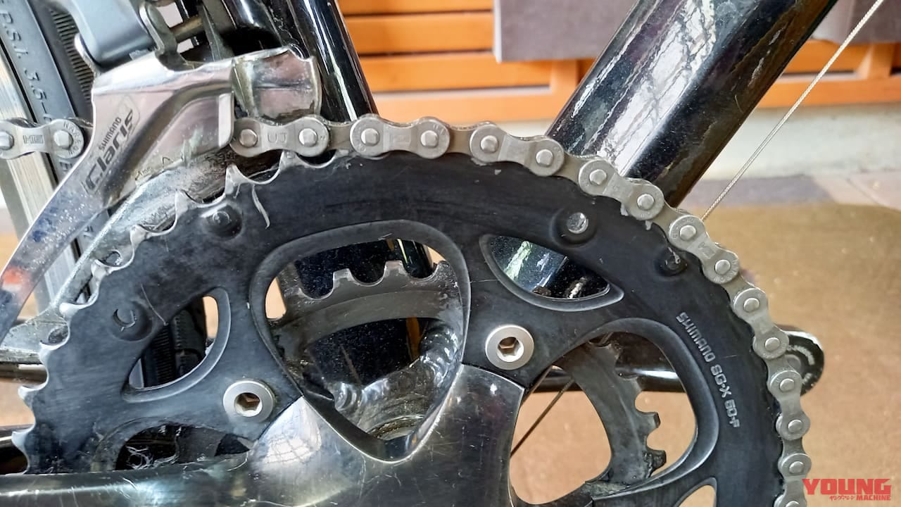 【百均アイテム検証】ゴシゴシ不要!? ダイソーの神シートクリーナーでチェーンがスルッと劇的キレイになっちゃった!!|【バイクメンテ便利アイテム】ゴシゴシ不要!? ダイソーの神シートクリーナーでチェーンがスルッと劇的キレイになっちゃった!!