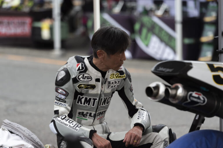 ドゥカティ996を駆る今井伸一朗選手|「岩城滉一率いる51ガレージの始動を追う」クラブマンロードレース第1戦に参戦【ベテラン勢の熱い挑戦とレースの舞台裏】