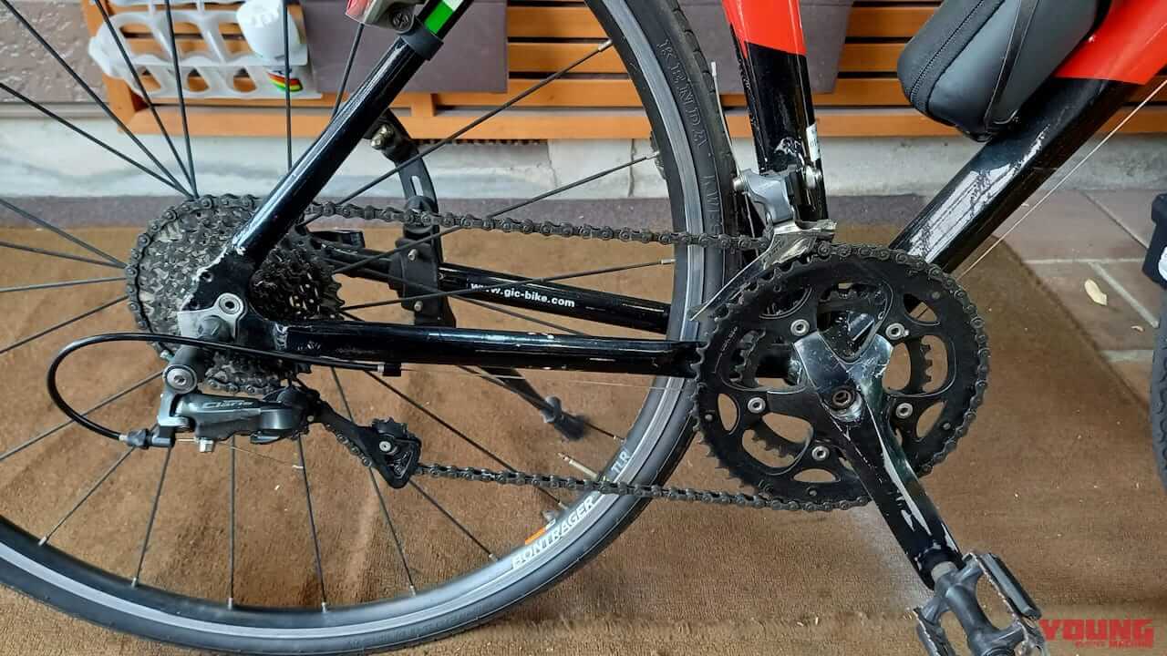 【百均アイテム検証】ゴシゴシ不要!? ダイソーの神シートクリーナーでチェーンがスルッと劇的キレイになっちゃった!!|【バイクメンテ便利アイテム】ゴシゴシ不要!? ダイソーの神シートクリーナーでチェーンがスルッと劇的キレイになっちゃった!!