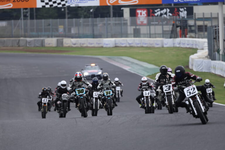 AVCCのCSSC/FSCRクラスのスタート|「岩城滉一率いる51ガレージの始動を追う」クラブマンロードレース第1戦に参戦【ベテラン勢の熱い挑戦とレースの舞台裏】