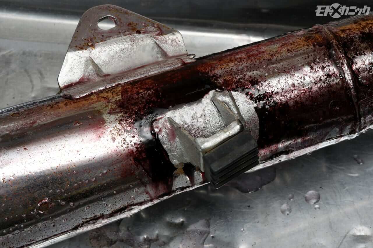 ｜[頑固なサビに効く] 5~10分で素早く反応し、除錆効果が目で見て分かる〈サビトルキラー〉