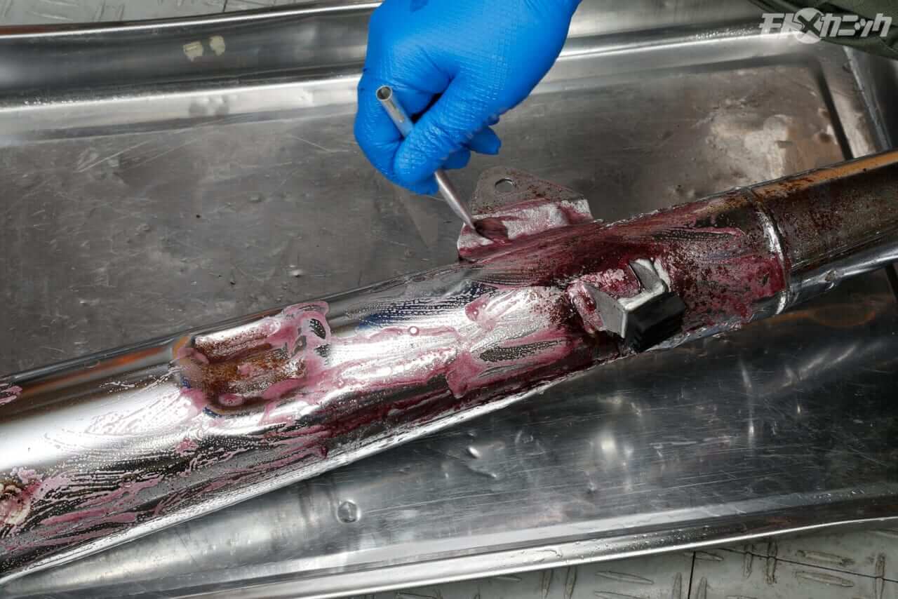 ｜[頑固なサビに効く] 5~10分で素早く反応し、除錆効果が目で見て分かる〈サビトルキラー〉