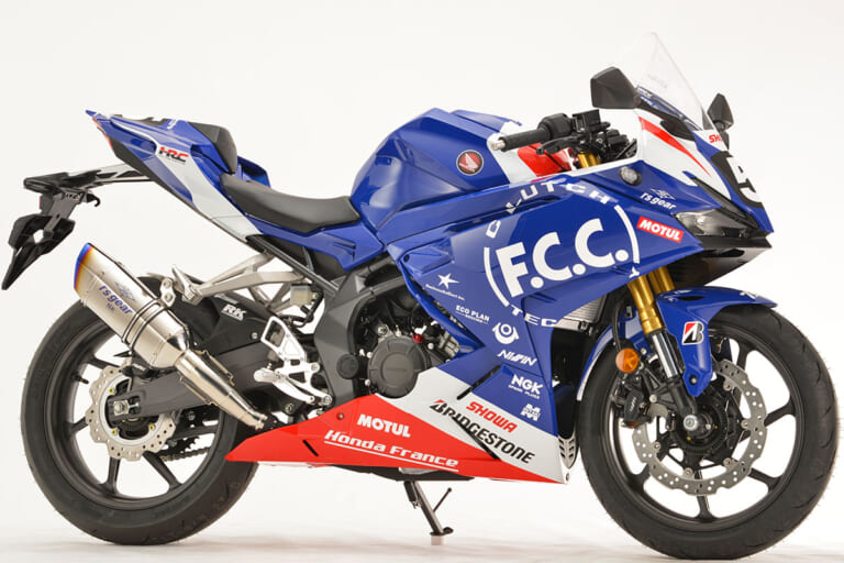 TSRのスリップオンマフラーを装着したホンダCBR250RR HONDA ホンダ CBR250RR チタンマフラー カスタム
