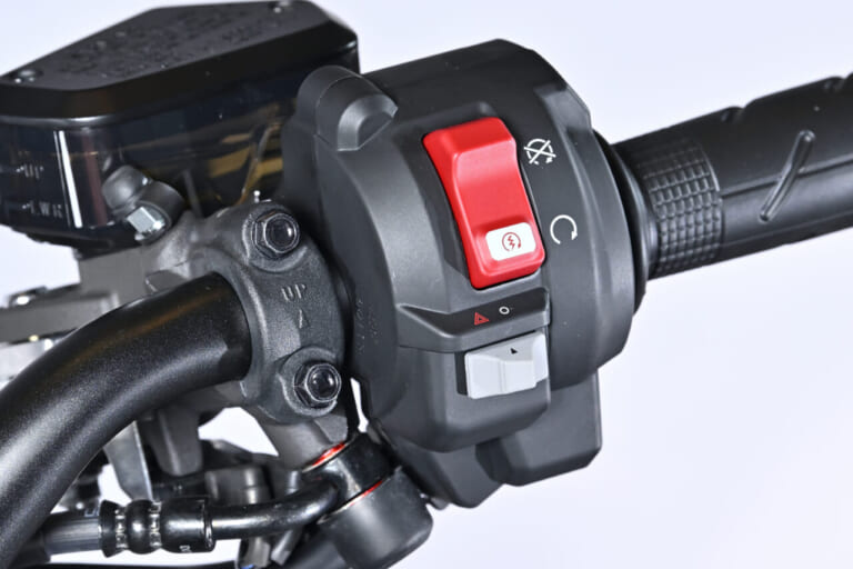 ホンダ|CB1000Fコンセプト|詳細解説|スマートキーにセンタースタンドも?!「ホンダCB1000Fコンセプト」詳細解説(3)〈装備編〉