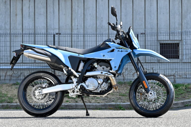 スズキ|DR-Z4SM|輸出仕様|2025年モデル|スズキ新型「DR-Z4S」「DR-Z4SM」の英国価格が判明! 100万円超えは必至か……