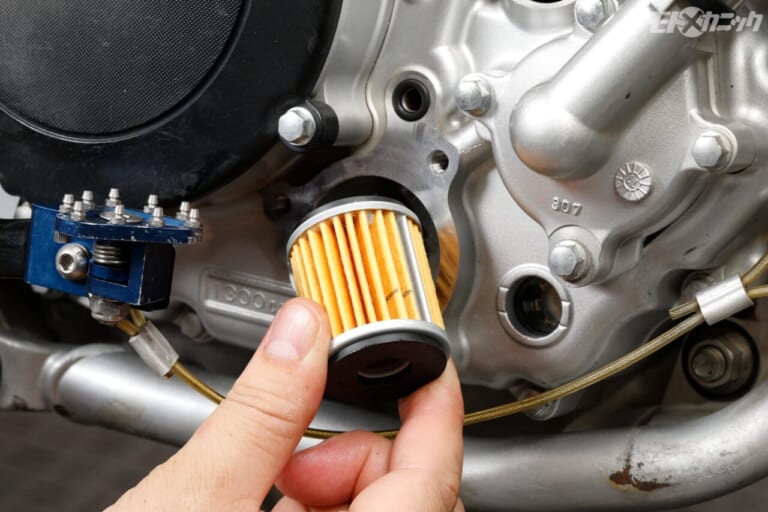 ワイズギア｜ヤマルーブ｜新しいオイルフィルター｜バイクメンテナンスの第一歩。チューニングにも値するエンジンオイル交換〈YAMALUBE〉