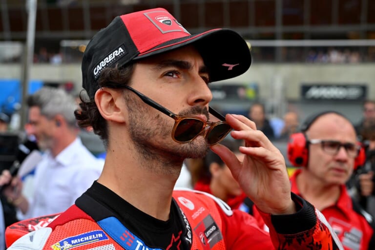 フランチェスコ・バニャイア(ドゥカティレノボチーム)|「ベストドレッサーは誰? 」この夏、アイウェアもTOPライダーのレプリカで決めろ【MotoGPサングラス・コレクション2025】