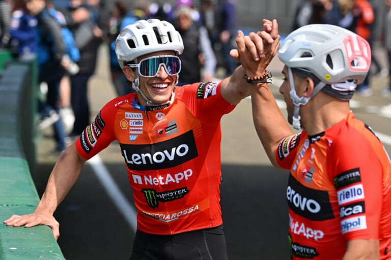 『C SPORT 02/S SUNGLASSES MASK MEN』をかけるマルク・マルケス(ドゥカティレノボチーム)|「ベストドレッサーは誰? 」この夏、アイウェアもTOPライダーのレプリカで決めろ【MotoGPサングラス・コレクション2025】