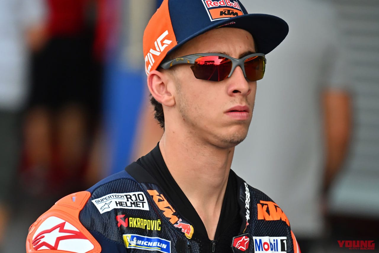 『GIGAWATT』をかけるペドロ・アコスタ(レッドブルKTMファクトリーレーシング)|「ベストドレッサーは誰? 」この夏、アイウェアもTOPライダーのレプリカで決めろ【MotoGPサングラス・コレクション2025】