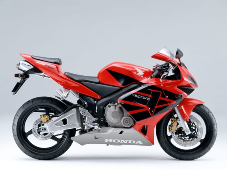 ホンダ CBR600RR|最新中古相場もわかる! 人気バイク歴代モデル図鑑:ホンダCBR600RR【記念すべき初代2003年モデル】
