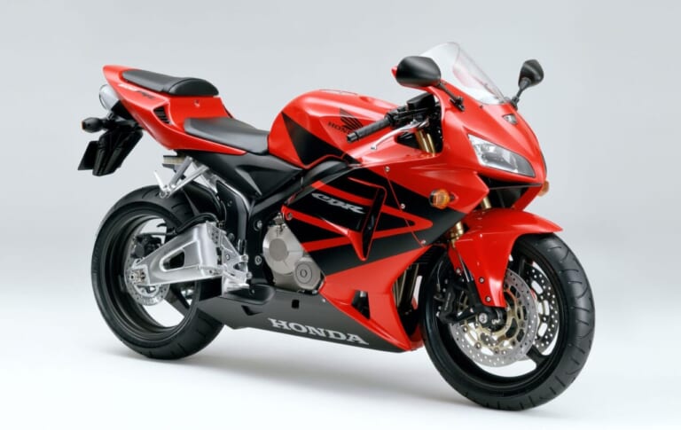 ホンダ CBR600RR|最新中古相場もわかる! 人気バイク歴代モデル図鑑:ホンダCBR600RR【初フルモデルチェンジ 2005年モデル】