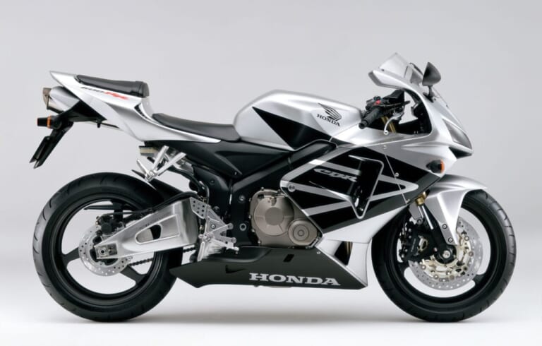 ホンダ CBR600RR|最新中古相場もわかる! 人気バイク歴代モデル図鑑:ホンダCBR600RR【初フルモデルチェンジ 2005年モデル】